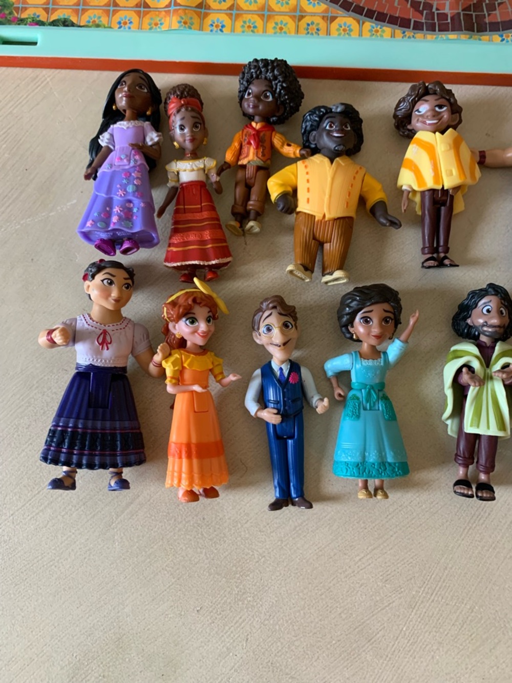 Encanto Madrigal Dollhouse Playset with Rainbow Cloud, Furniture, 13 figures + - Picture 9 of 14